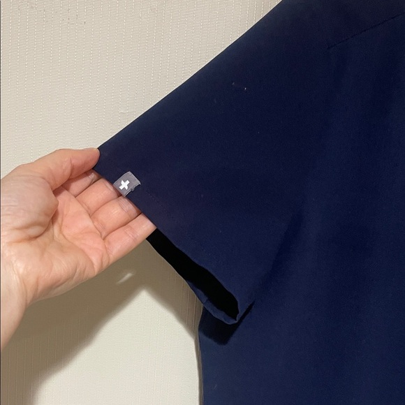 Figs Women's Deep Blue Short Sleeve Scrub Top Size Small Like New Condition - Picture 5 of 9